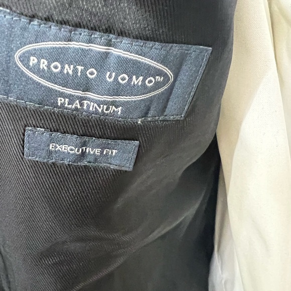 PRONTO UOMO MENS DRESS BLAZER. EXECUTIVE FIT. TWO BUTTON FRONT. 100% PURE WOOL. - Picture 5 of 9